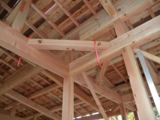 建築基準法に準じた金具などの取付け