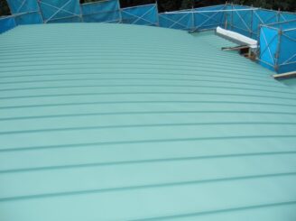 屋根はガルバリウム鋼板