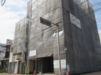 足場組立・飛散防止シート取付け