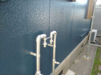 お住まいの後ろもキレイなブルーになっています