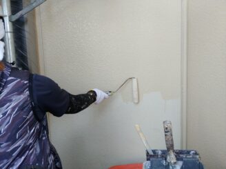 養生ができれば、一回目の塗装(下塗り)スタート!