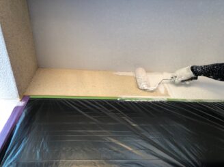 細かい部分も丁寧に塗装します