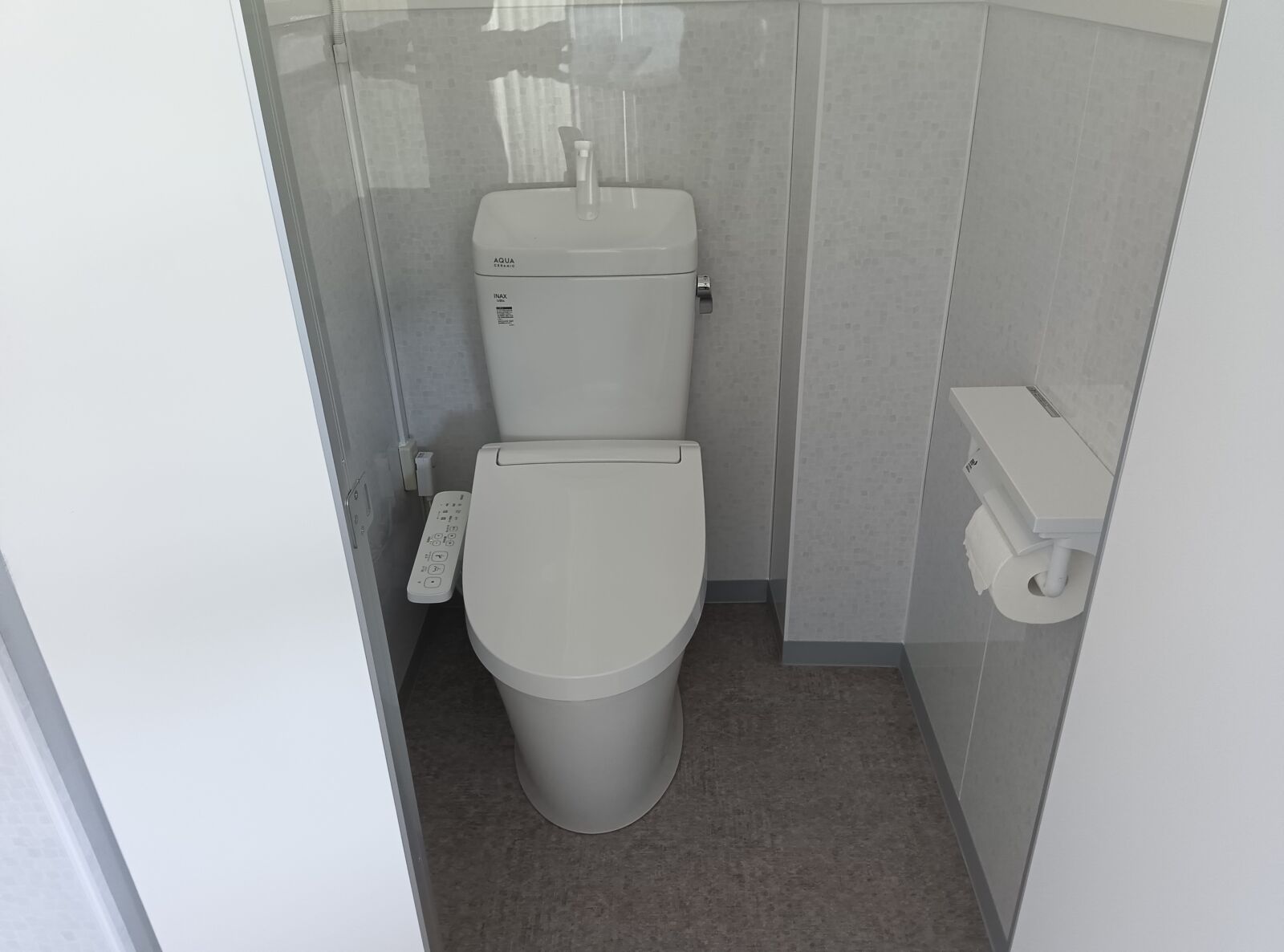 下水道切替を機に、和式トイレを洋式トイレルームにリフォーム。
使い勝手の良いトイレルームが完成しました。