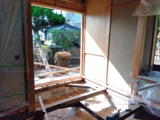 壁解体により、日差しが入るようになりました。