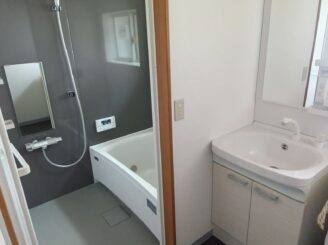 タカラ製システムバス（グランスパ）・洗面化粧台設置　　完成