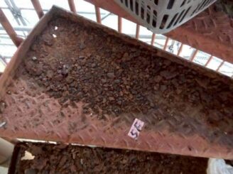 錆が進行してる箇所はハツリ落とす