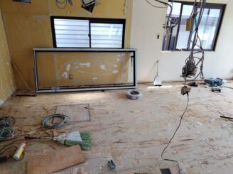 キッチンなどの解体、フローリング・畳の撤去