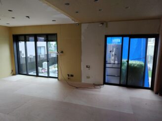プラスターボード貼り付け、外部建具取付け