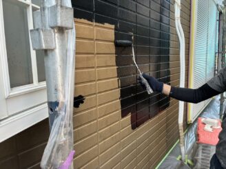 中塗りで塗面を平坦化して、美しく機能的な下地を造る