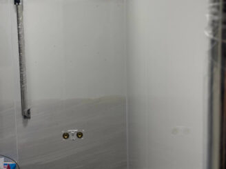浴室パネル取付け