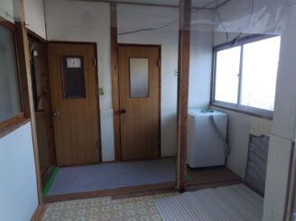 洗面室解体・洗面台撤去