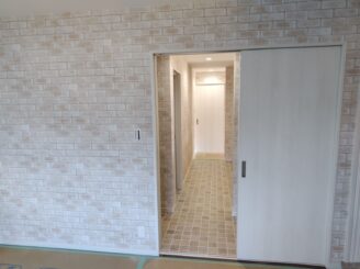 クロス貼り・内部建具取付け