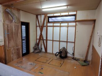既存キッチン解体・造作壁の撤去