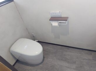 便器・トイレットペーパーホルダー取付け