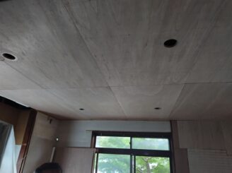 天井板貼り付け