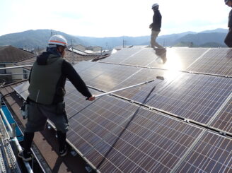 太陽光パネルの設置・拭き掃除